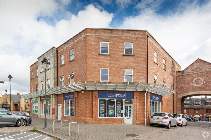51-57 Godwin Ct, Swindon for sale - Primary Photo - Image 1 of 1