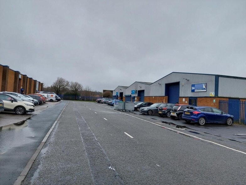 Summit Cres, Smethwick to rent - Building Photo - Image 3 of 10