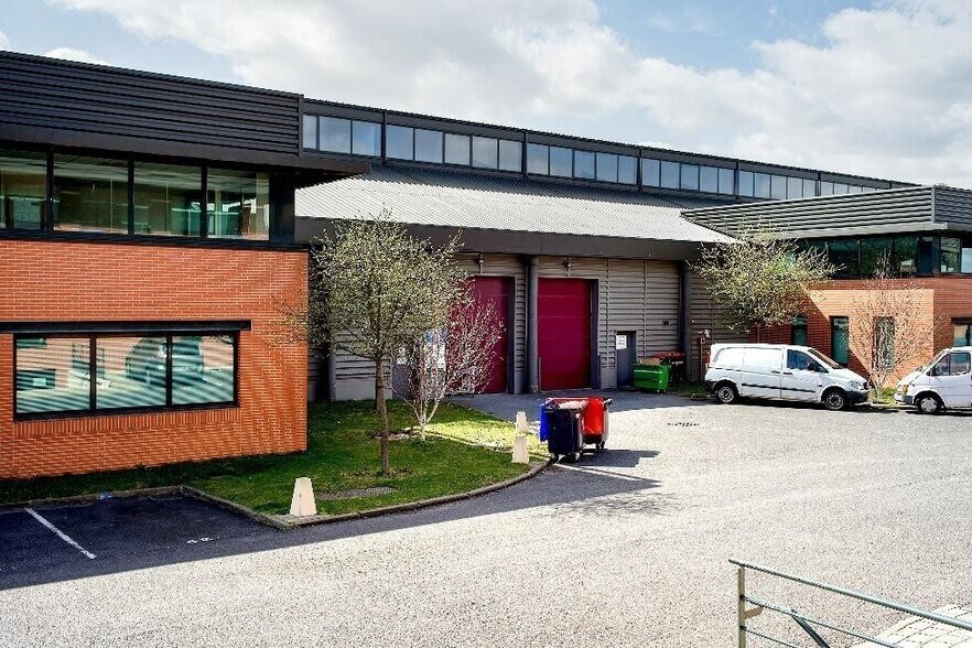 Industrial in Saint-Denis to rent - Building Photo - Image 1 of 20