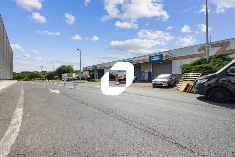 Industrial in Aulnay-sous-Bois to rent - Building Photo - Image 2 of 4