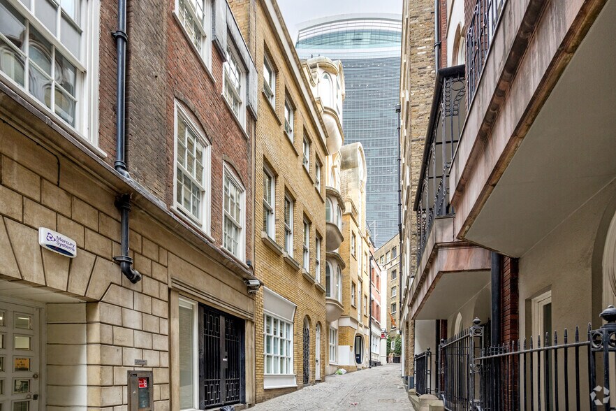 8-9 Lovat Ln, London for sale - Primary Photo - Image 1 of 1