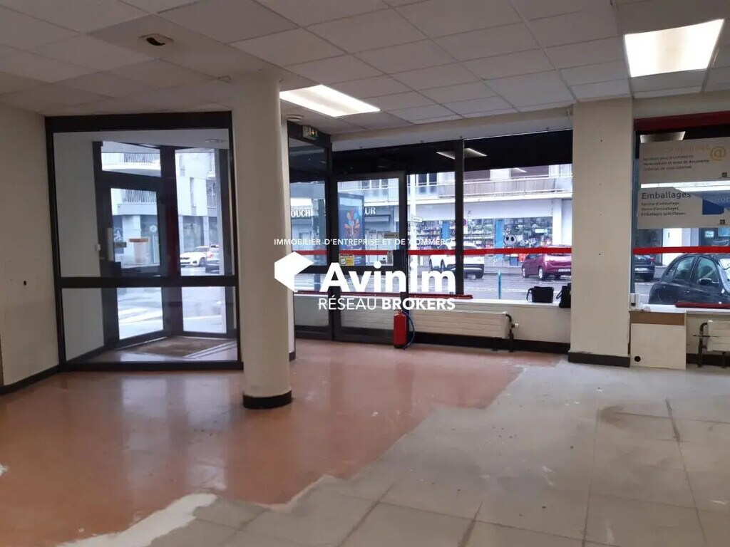 Location Commerce 110 m² - Photo 1