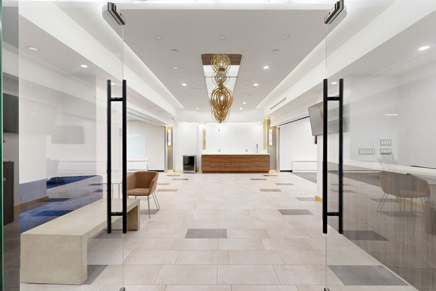 15 W 38th St, New York, NY to rent - Matterport 3D Scan - Image 2 of 19