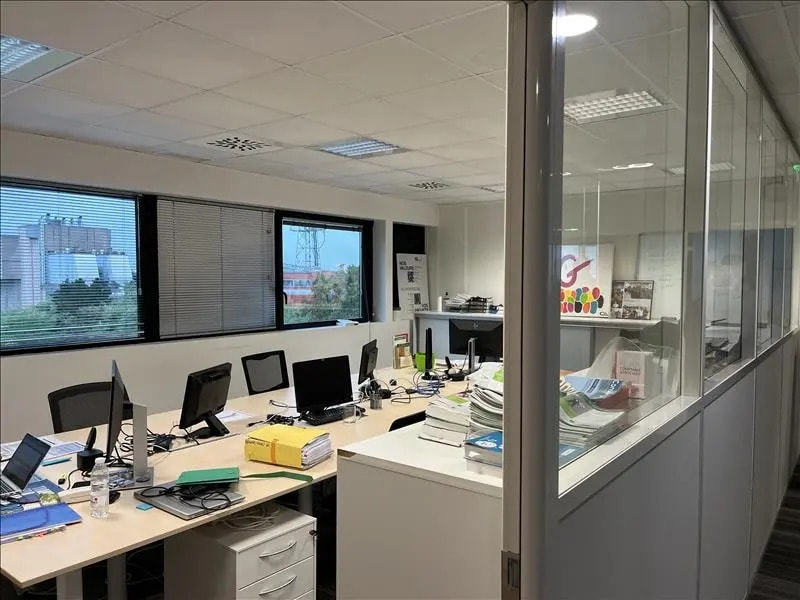 Location Commerce 515 m² - Photo 1