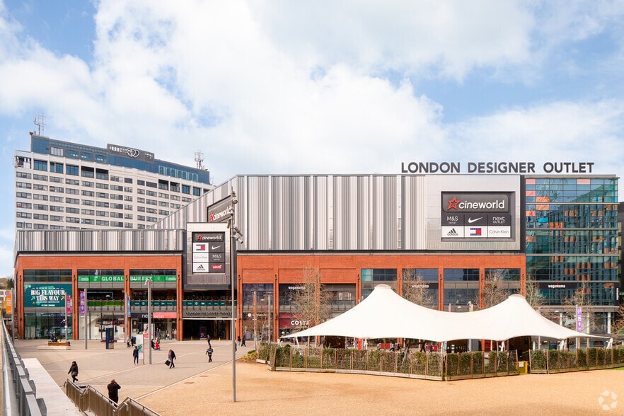 Olympic Way, Wembley to rent - Building Photo - Image 2 of 4