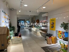 Retail in Barcelona, Barcelona to rent Interior Photo- Image 2 of 5