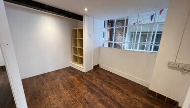 1-9 High St, Fordingbridge to rent Interior Photo- Image 2 of 3