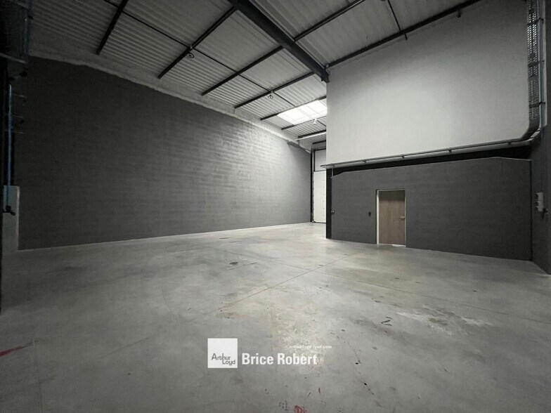 Light Industrial in Chassieu to rent - Interior Photo - Image 3 of 6