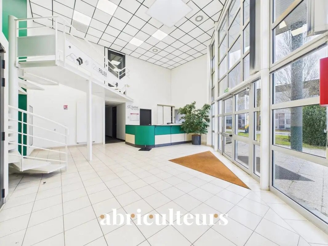 Office in Gellainville to rent Interior Photo- Image 1 of 10