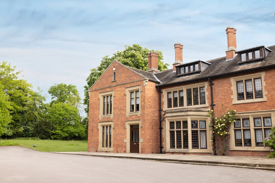 1 Selby Rd, Leeds to rent - Building Photo - Image 2 of 9