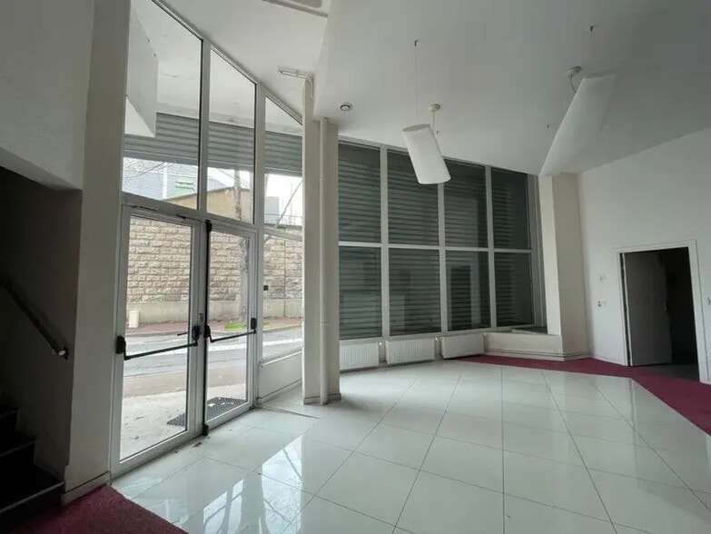 Light Industrial in Saint-Cloud to rent - Interior Photo - Image 3 of 5
