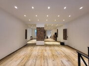 Espace lumineux avec des finitions modernes et un style contemporain.