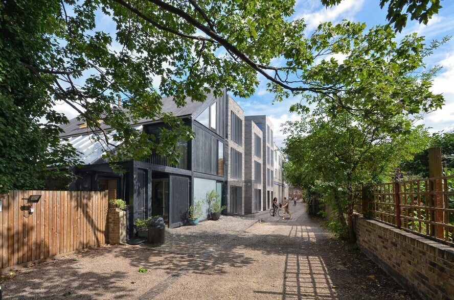 14-16 Rowe Ln, London for sale - Primary Photo - Image 1 of 1