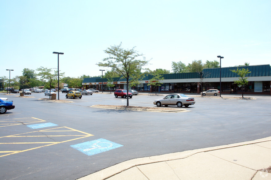 1041-1073 Lake Cook Rd, Wheeling, IL for rent - Primary Photo - Image 1 of 8