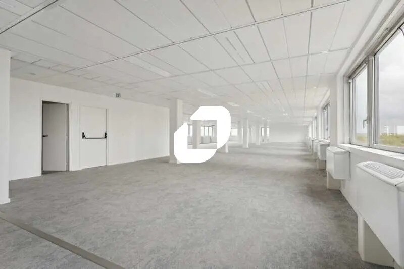 Office in Villepinte to rent Interior Photo- Image 1 of 15