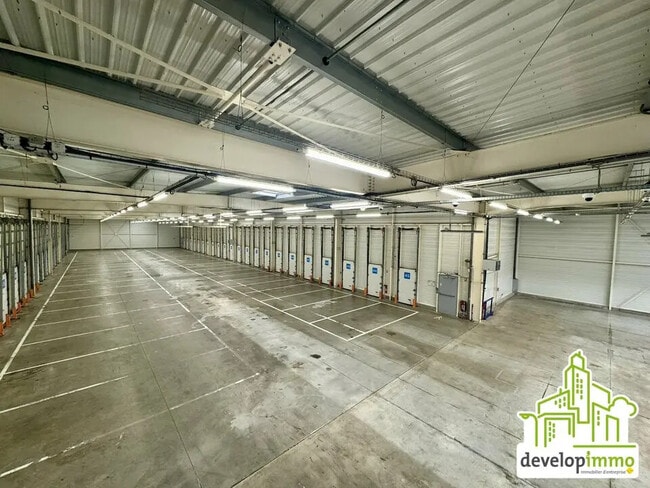 Location Local d'activités 1 980 m²