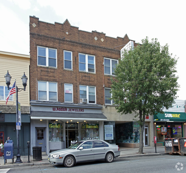 523-525 Broadway, Bayonne, NJ for sale - Primary Photo - Image 1 of 1