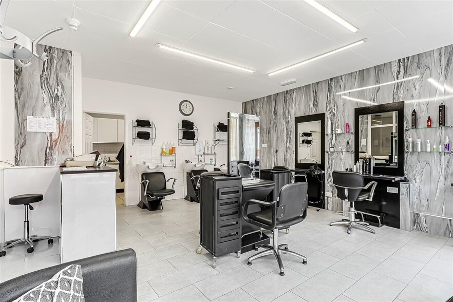 7 Ditton St, Ilminster for sale - Interior Photo - Image 3 of 4