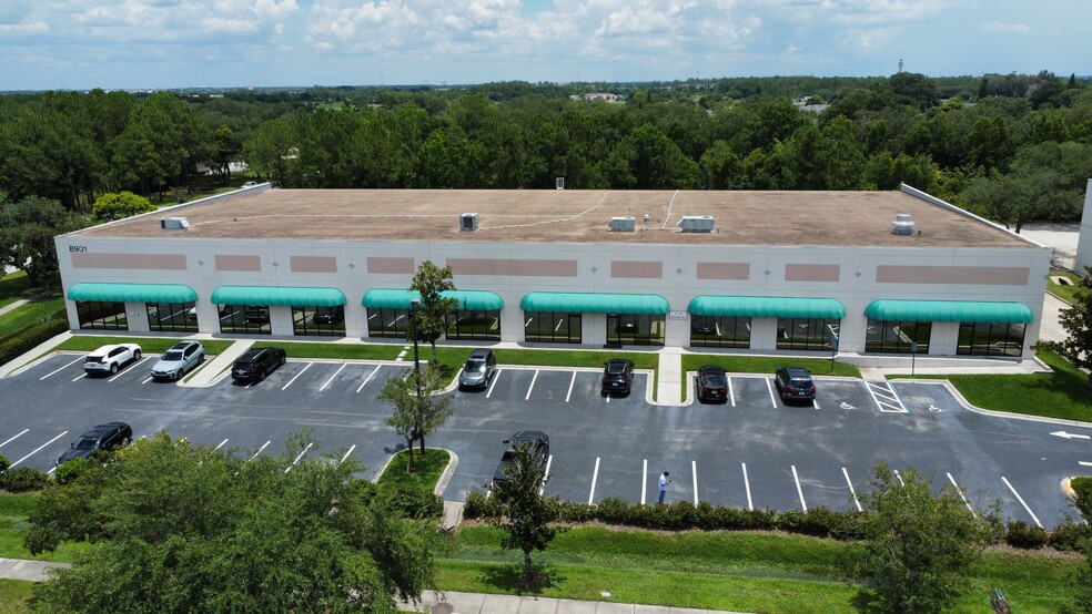 8901 Boggy Creek Rd, Orlando, FL for rent - Building Photo - Image 1 of 4