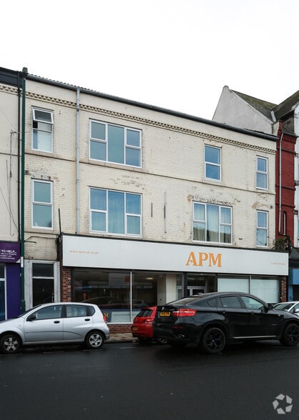 7-9 Queen St, Redcar to rent - Building Photo - Image 2 of 3