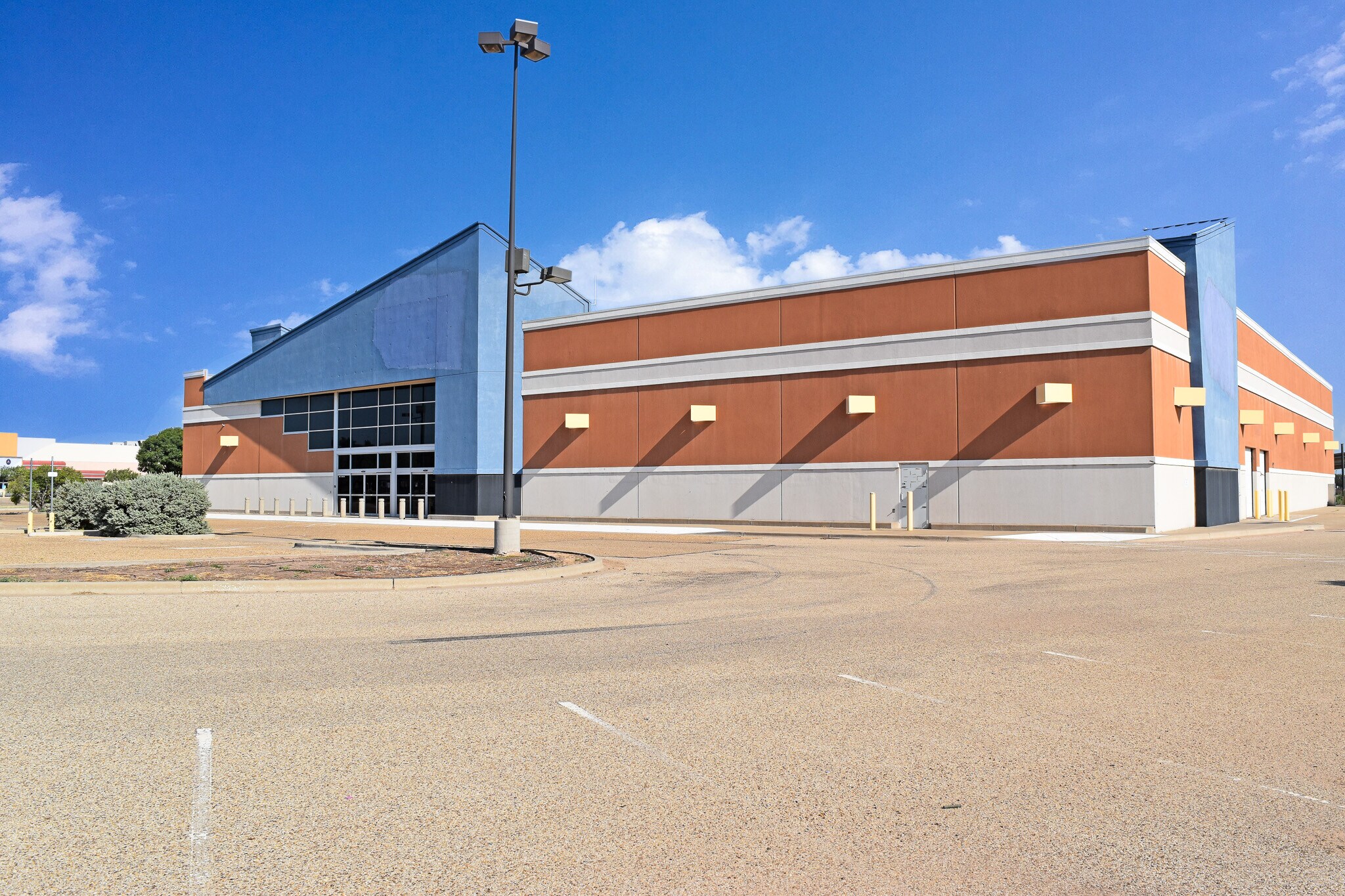 5916 W Loop 289, Lubbock, TX to rent Building Photo- Image 1 of 13
