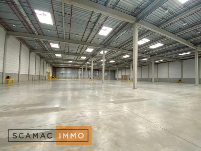 Industrial in Moissy-Cramayel to rent - Building Photo - Image 1 of 6