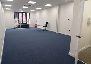 23-25 Fore St, Totnes to rent Interior Photo- Image 2 of 3