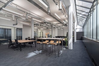 51-54 Gracechurch St, London to rent Interior Photo- Image 2 of 6