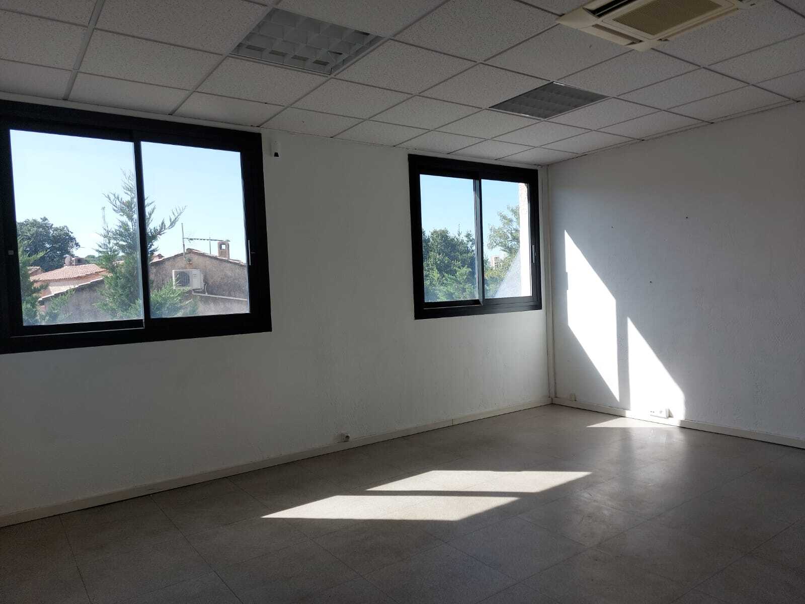 Avenue De L'Universite, La Valette-du-Var to rent Interior Photo- Image 1 of 1