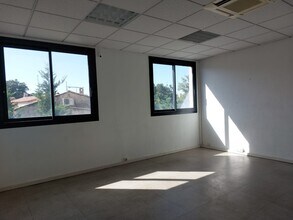 Avenue De L'Universite, La Valette-du-Var to rent Interior Photo- Image 1 of 1