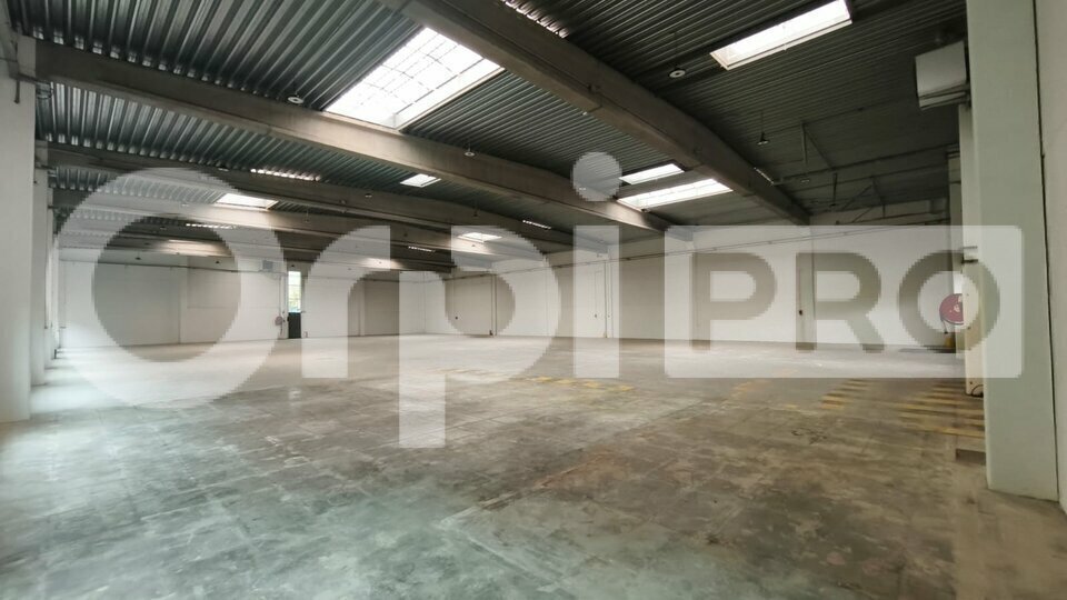 Industrial in Chilly-Mazarin to rent - Interior Photo - Image 2 of 6