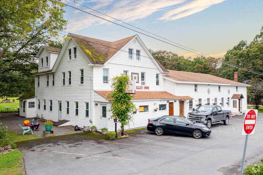 218-222 Route 590, Greeley, PA for sale - Primary Photo - Image 1 of 1