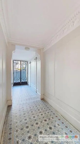 Office in Paris for sale - Lobby - Image 1 of 20