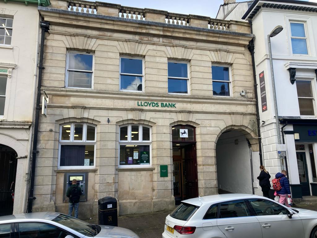 44 Fore St, Bodmin to rent Building Photo- Image 1 of 2