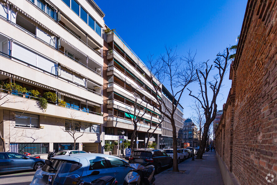 Calle Zurbarán, 9, Madrid, Madrid for sale - Building Photo - Image 2 of 2