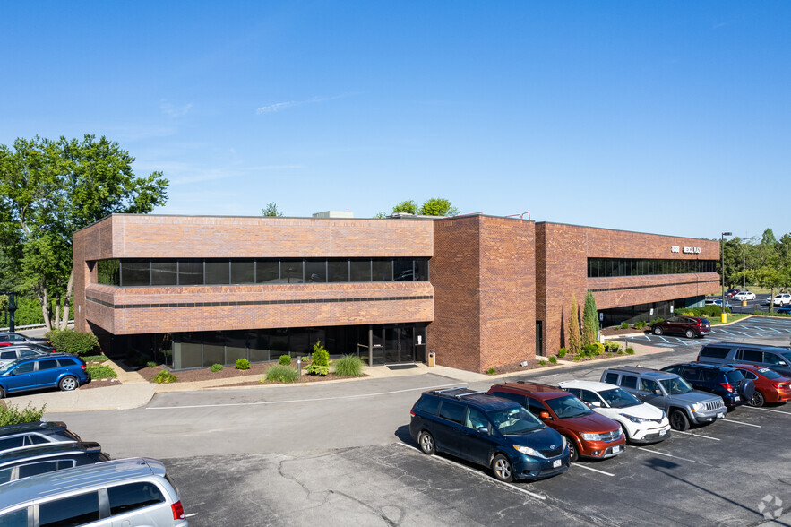 8888 Ladue Rd, Ladue, MO for rent - Building Photo - Image 1 of 8