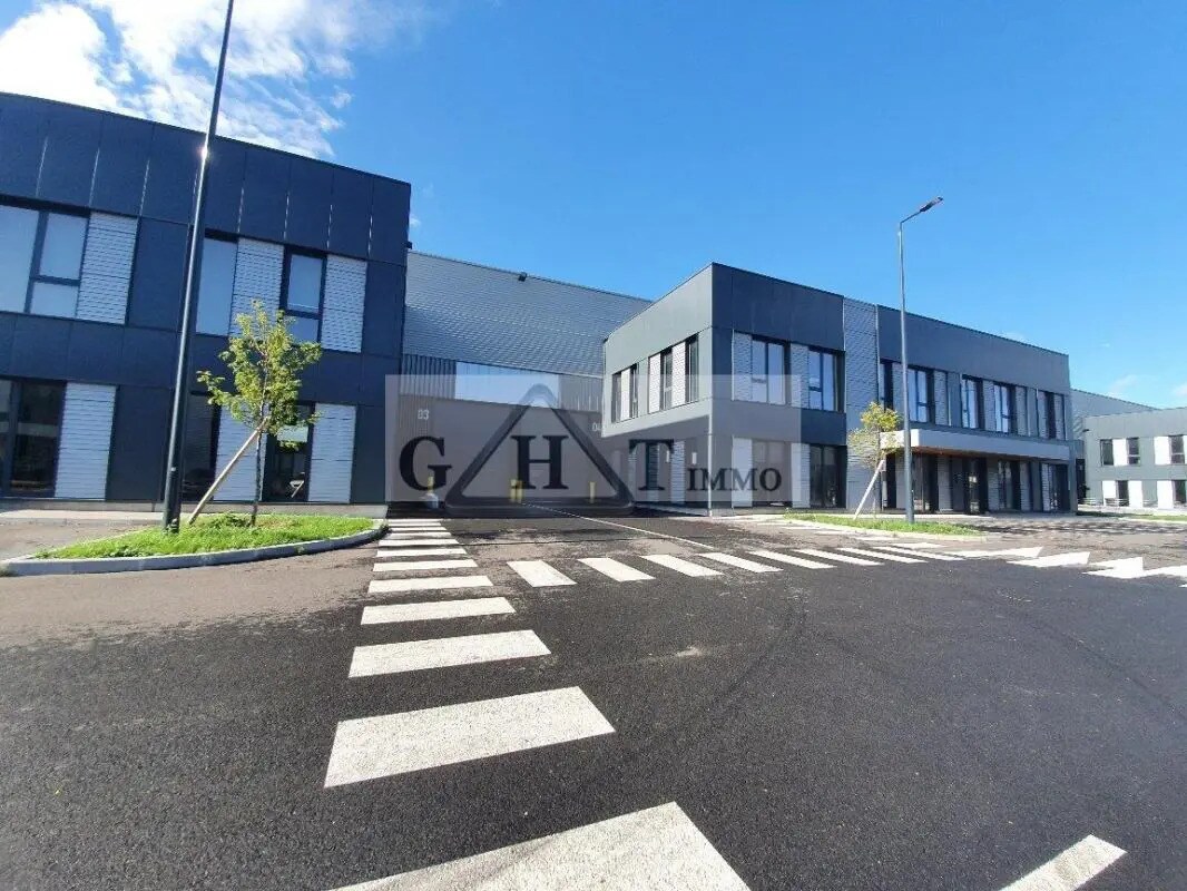 Office in Le Bourget to rent Building Photo- Image 1 of 13