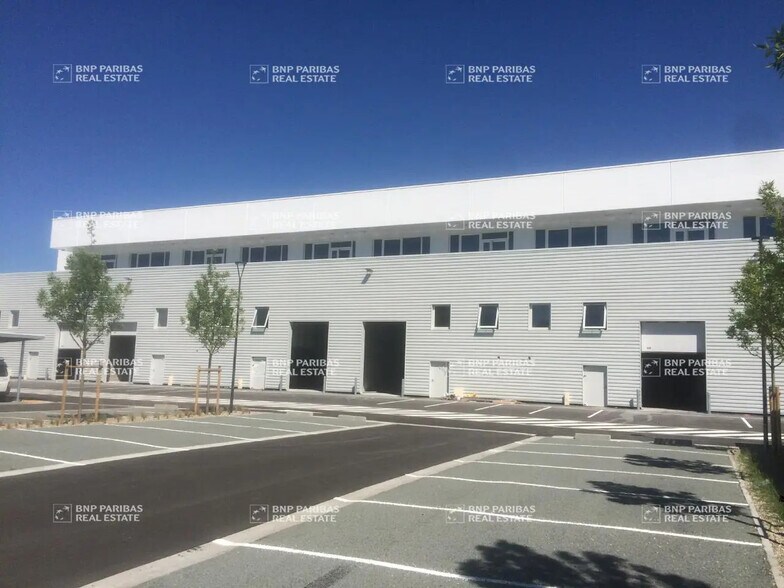 Office in Floirac to rent - Building Photo - Image 1 of 17