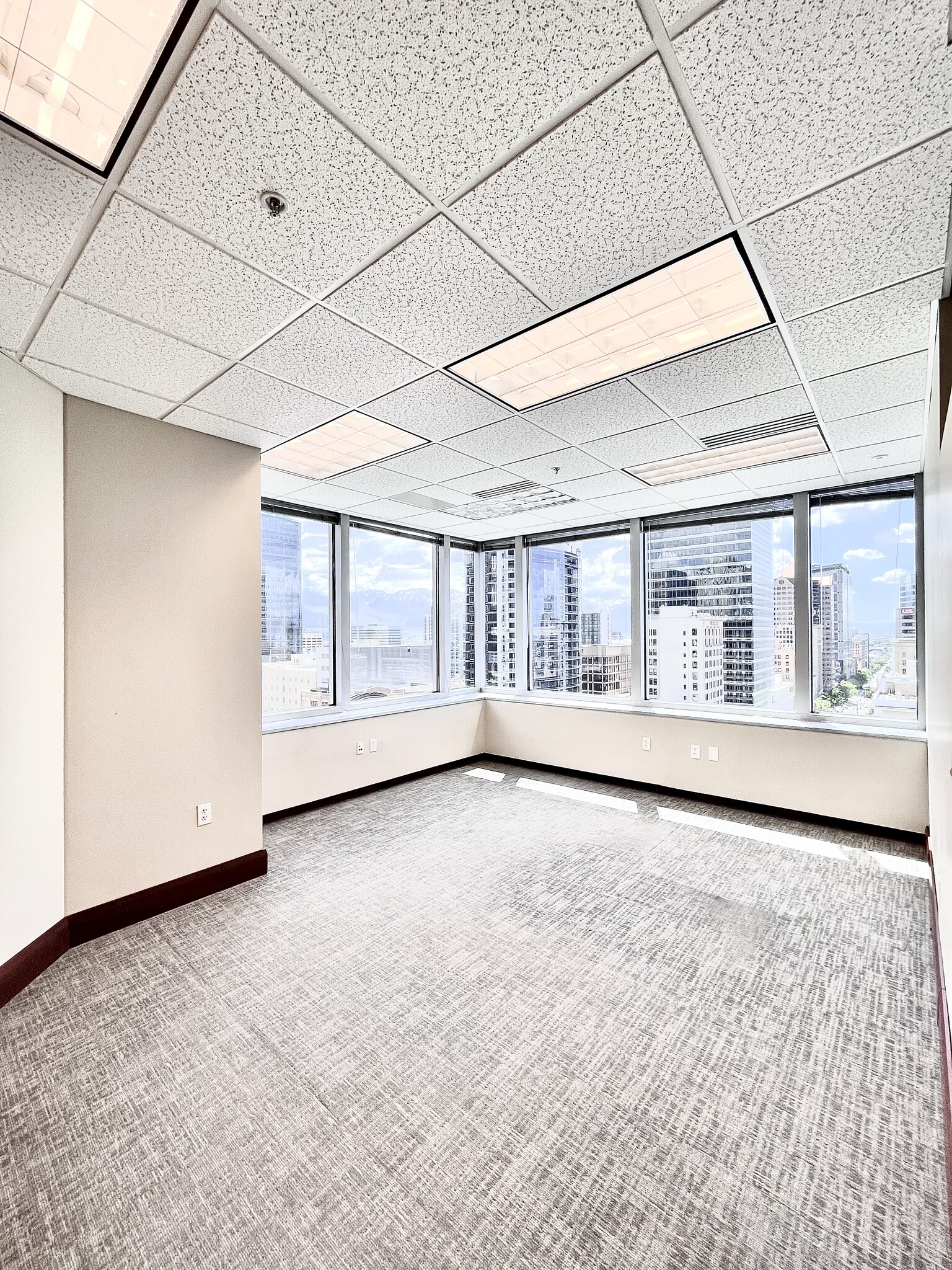 2 S Main St, Salt Lake City, UT to rent Interior Photo- Image 1 of 3