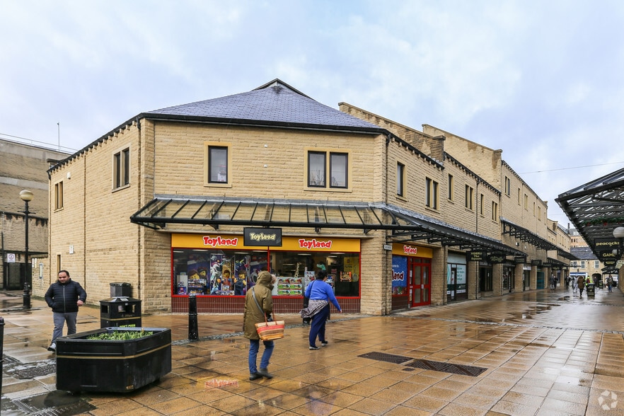 4-14 Woolshops, Halifax for sale - Primary Photo - Image 1 of 1