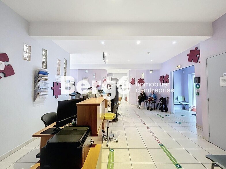 Retail in Draguignan for sale - Interior Photo - Image 2 of 13