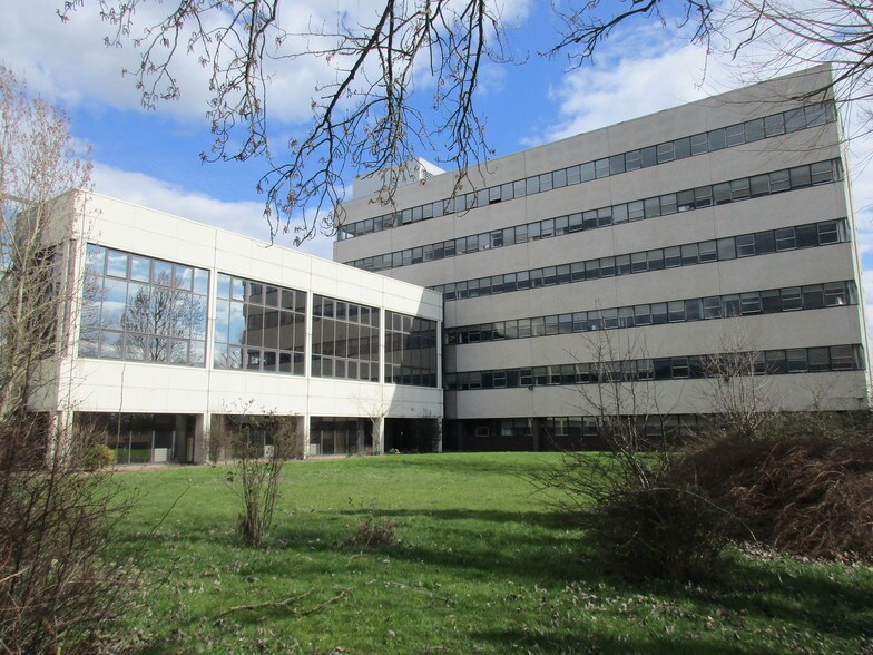 20 Timothys Bridge Rd, Stratford Upon Avon for sale - Primary Photo - Image 1 of 1