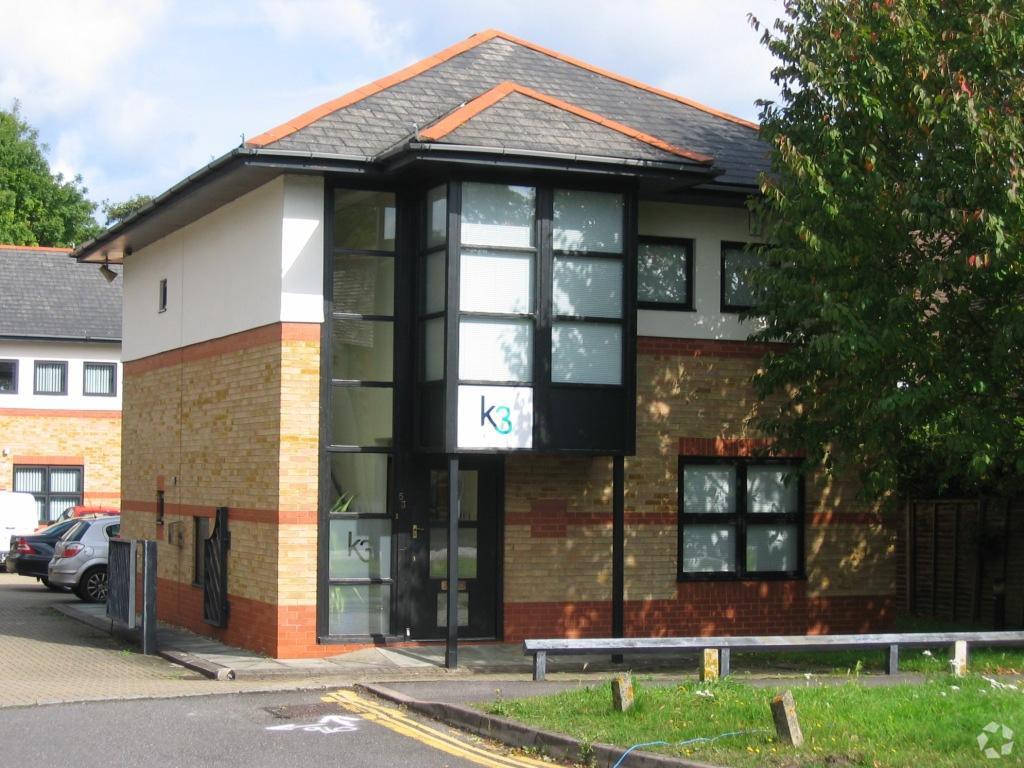 53 Guildford Rd, Bagshot for sale Primary Photo- Image 1 of 1