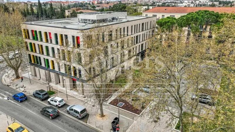 Office in Aix-en-Provence to rent - Building Photo - Image 3 of 7