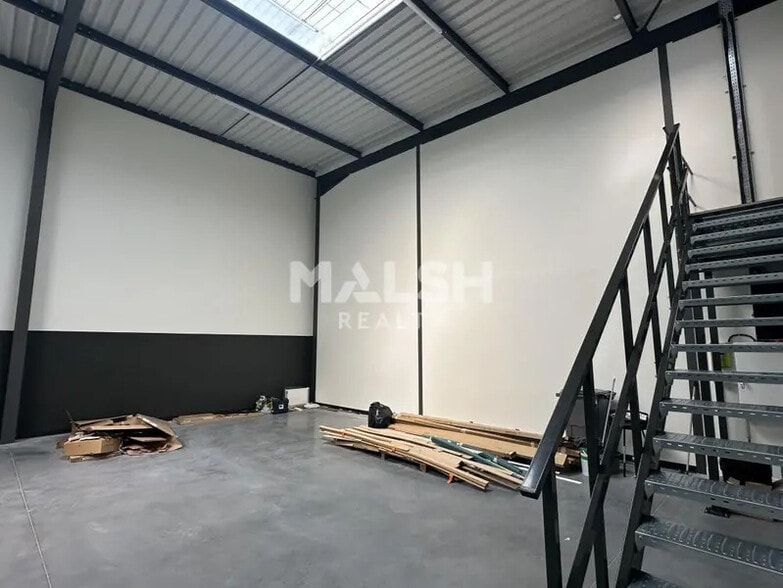 Light Industrial in Décines-Charpieu to rent - Interior Photo - Image 3 of 6
