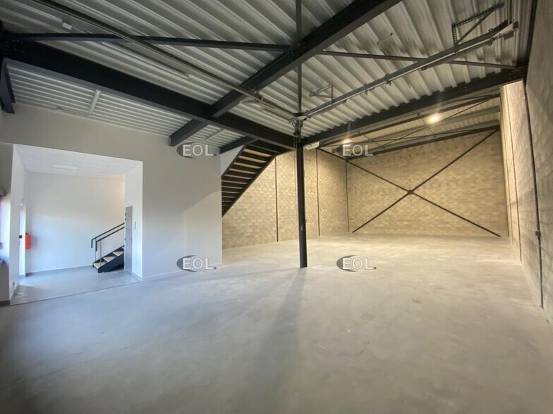 Light Industrial in Villemoisson-sur-Orge to rent - Interior Photo - Image 3 of 5