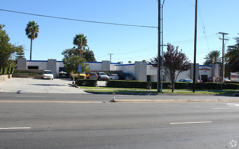 1595 W Foothill Blvd, Upland, CA for rent - Building Photo - Image 2 of 8