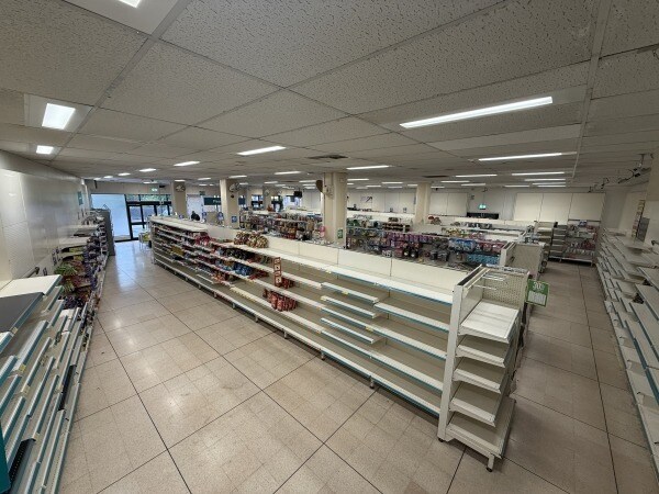 14-16 Church St, Ripley to rent - Interior Photo - Image 3 of 5