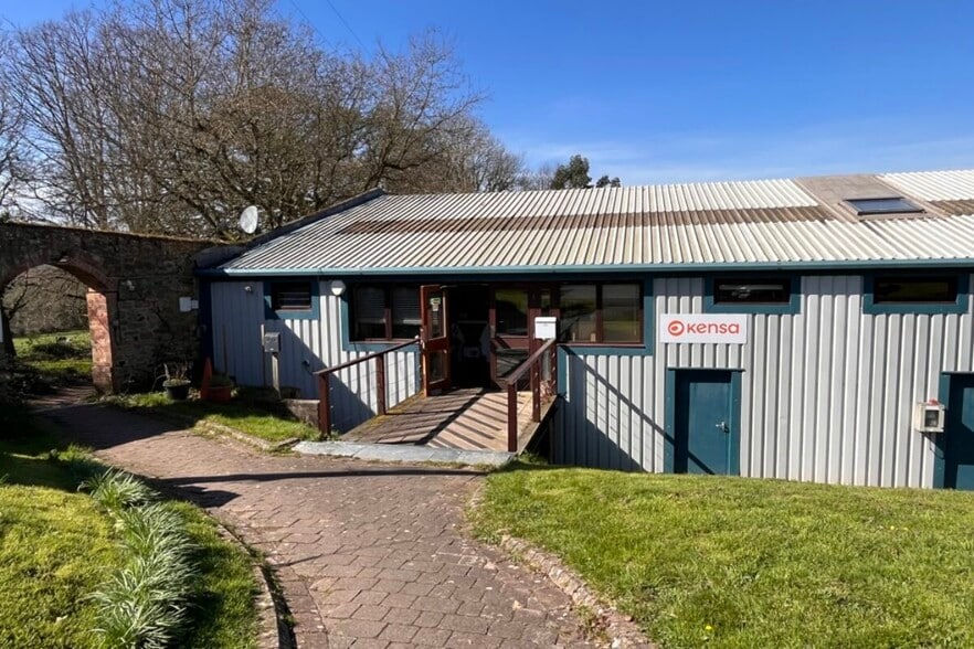 Bishops Court Ln, Exeter to rent - Building Photo - Image 1 of 2