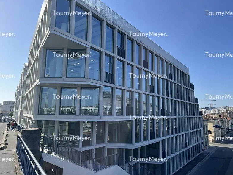 Office in Bordeaux to rent - Building Photo - Image 2 of 8